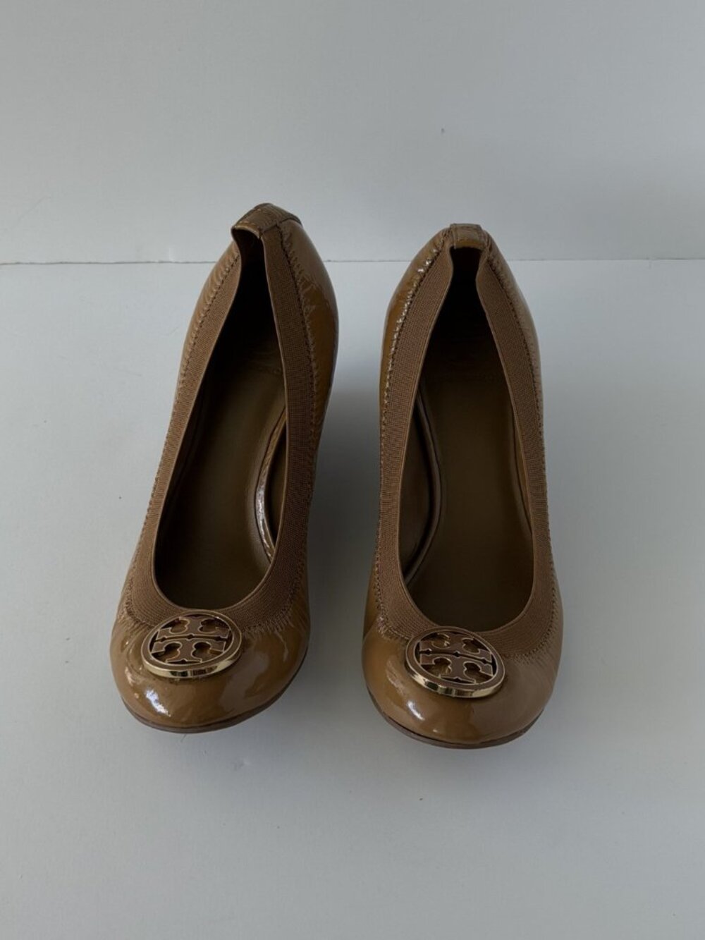 Tory Burch Patent Wedge Pumps Logo Tan